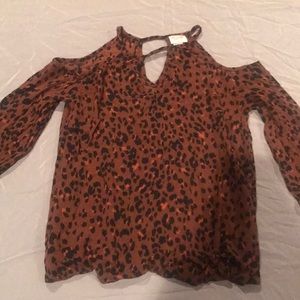 Leopard print cold shoulder